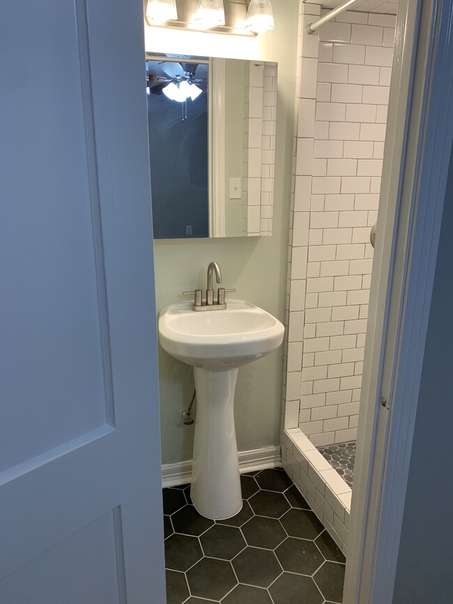 private bath in middle room - 2303 Goldsmith St