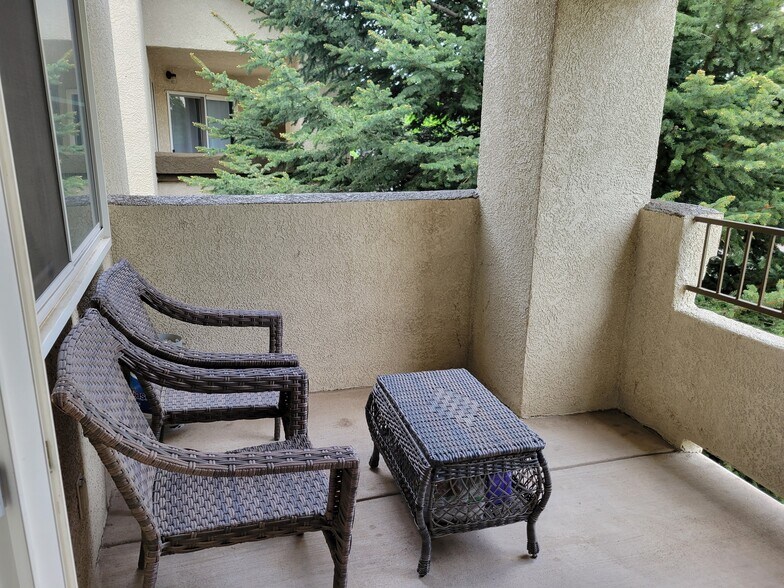 Building Photo - 3976 Riviera Grv