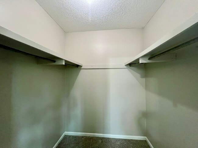 Building Photo - AVAILABLE NOW! (No Pets)