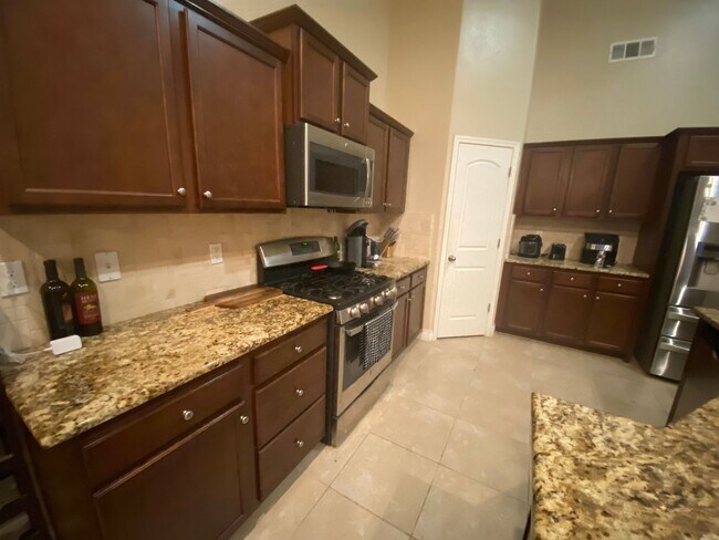 Building Photo - Move into Northwest Hanford and relax in your spa!