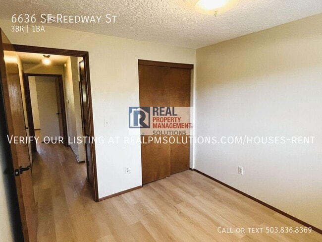 Building Photo - 6636 SE Reedway St