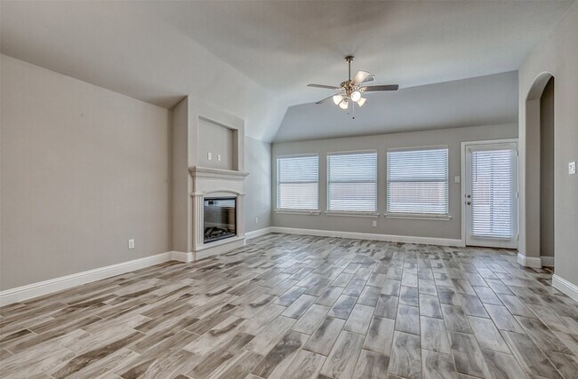 Building Photo - 207 Gardenia Dr