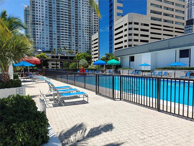 Building Photo - 801 Brickell Bay Dr