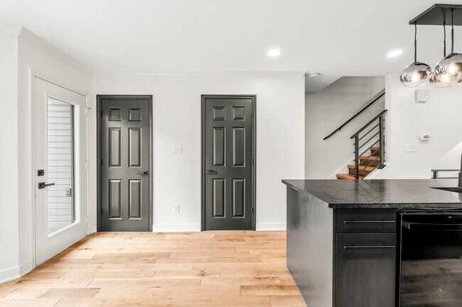 Building Photo - 512 Lockerbie Cir N