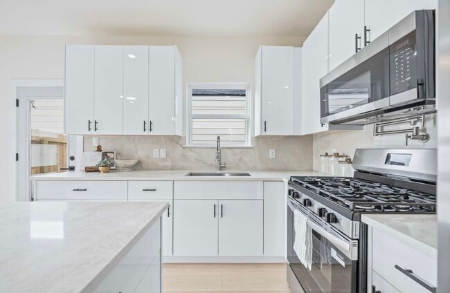 Building Photo - 5313 Bacher St
