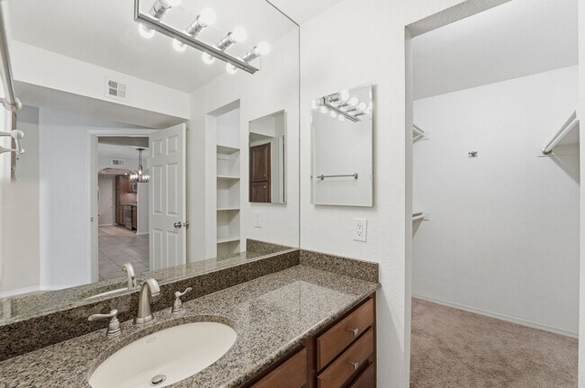 Building Photo - Prime Scottsdale Living | 2 Master Suites + Private Patio Retreat