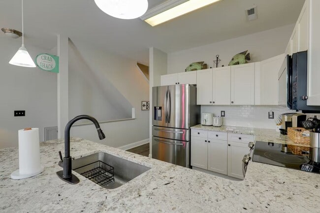 Building Photo - FURNISHED "WORK FROM HOME" RENTAL, QUIET N...