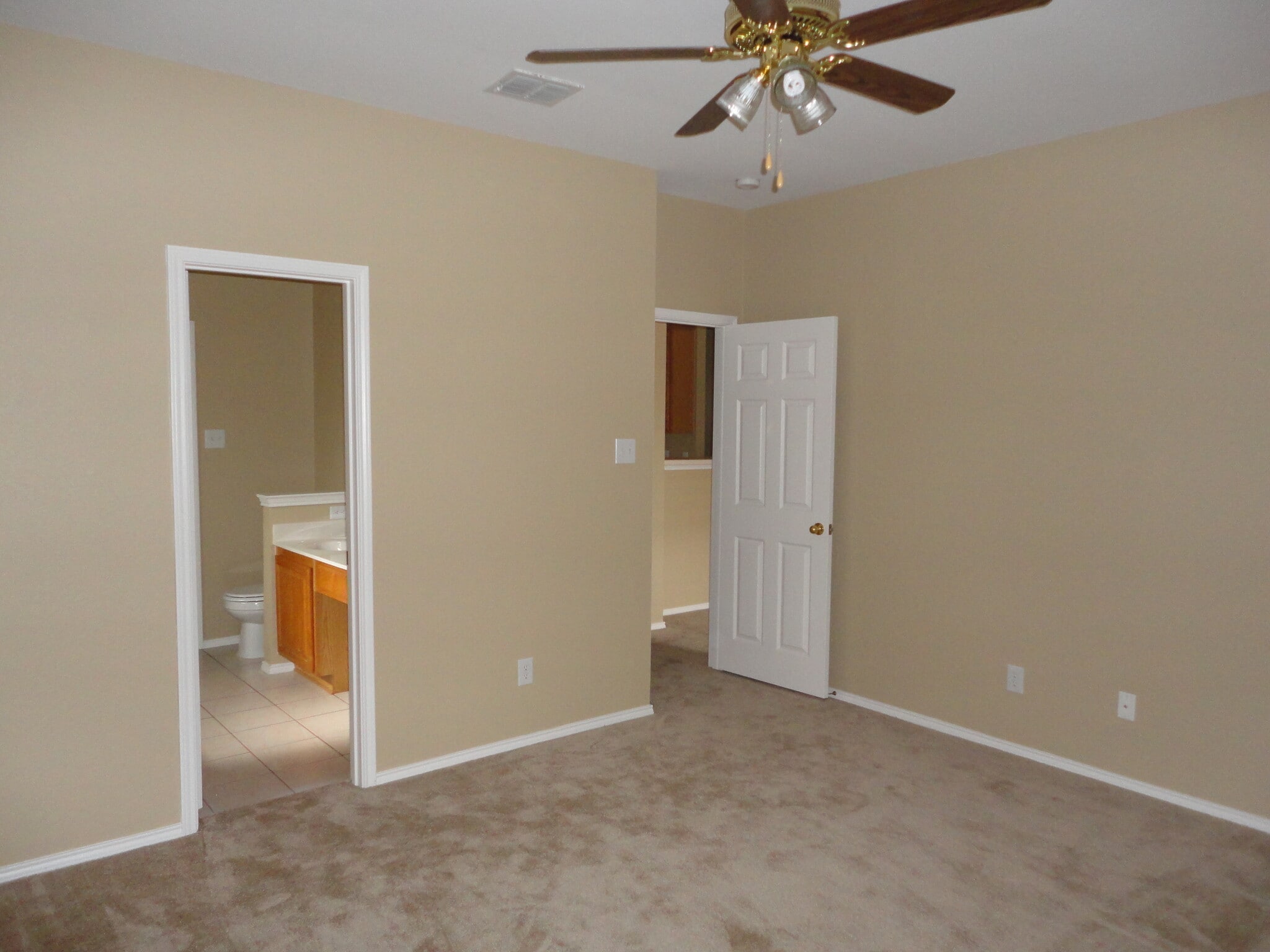 Building Photo - 2319 Dogwood Dr