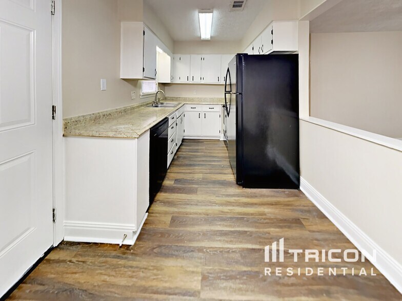 Building Photo - 3151 Ridgecrest Dr