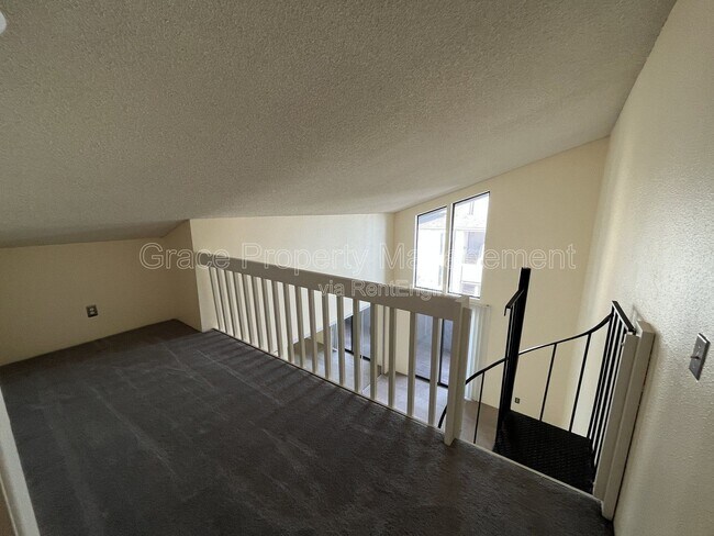 Building Photo - 9817 E Peakview Ave