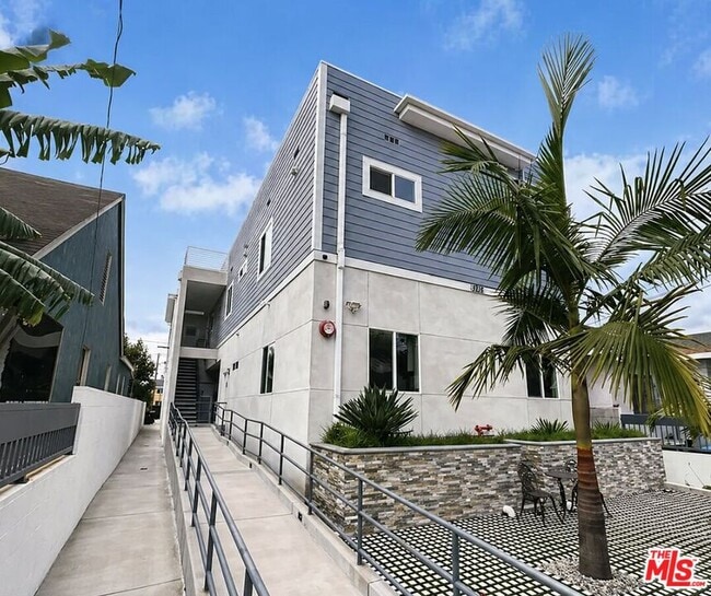 Building Photo - 1212 W 37th Dr