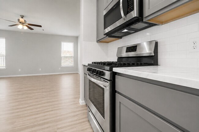 Building Photo - 101 Eliana Shores Dr