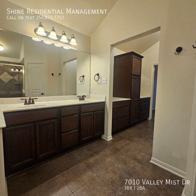 Building Photo - 7010 Valley Mist Dr