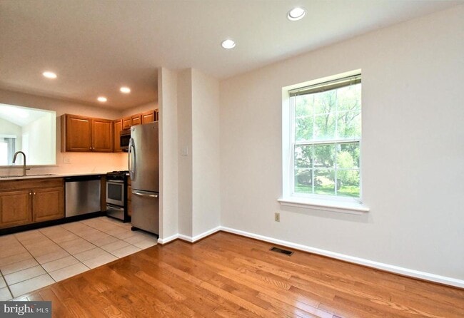 Building Photo - 2489 Hillendale Dr