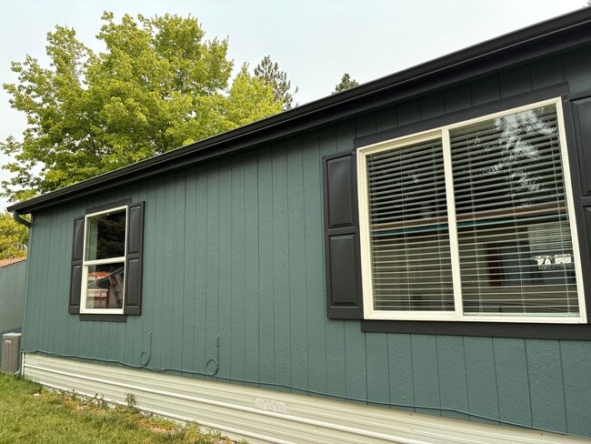 Building Photo - Beautiful, Quiet neighborhood close to dow...