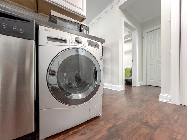 Building Photo - 2131 W Giddings St