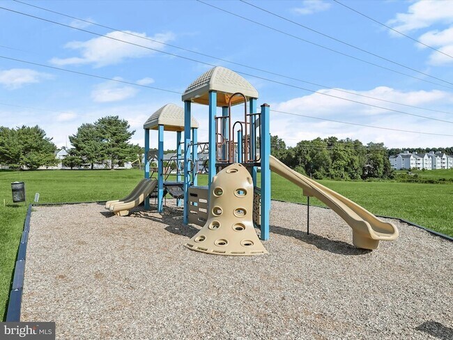 Building Photo - 8375 Montgomery Run Rd