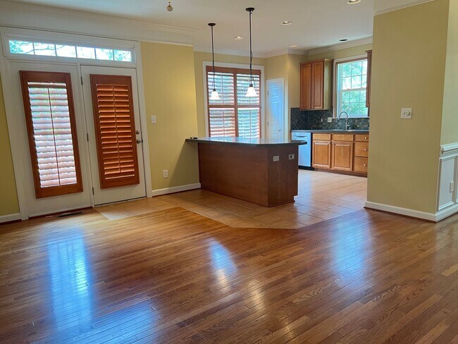 Building Photo - Spacious 3 Bed | 3.5 Bath End Unit Townhom...