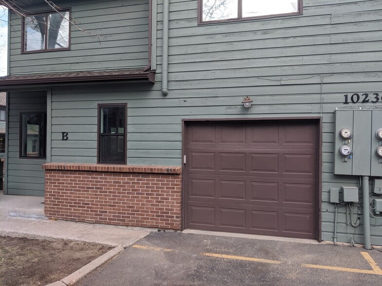 Garage - 10230 W Jewell Ave