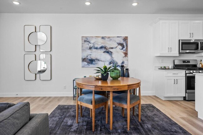 Building Photo - Lagoon Living! 3 Bedroom Townhome with Res...