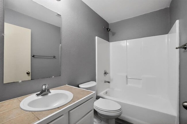 Building Photo - 113 Amber Ln