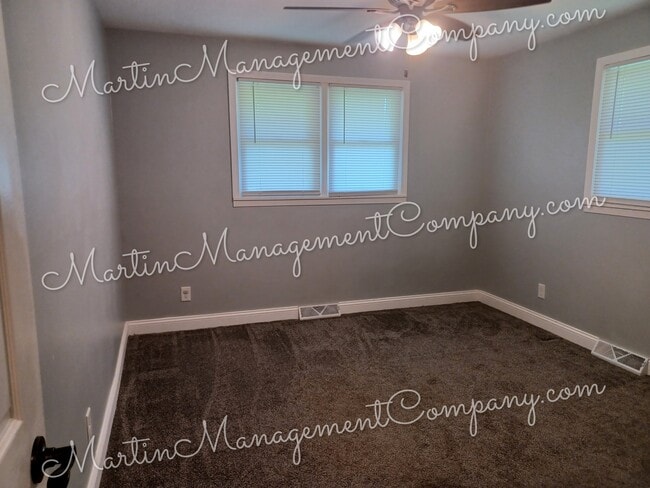 Building Photo - 2708 S Quincy Ave