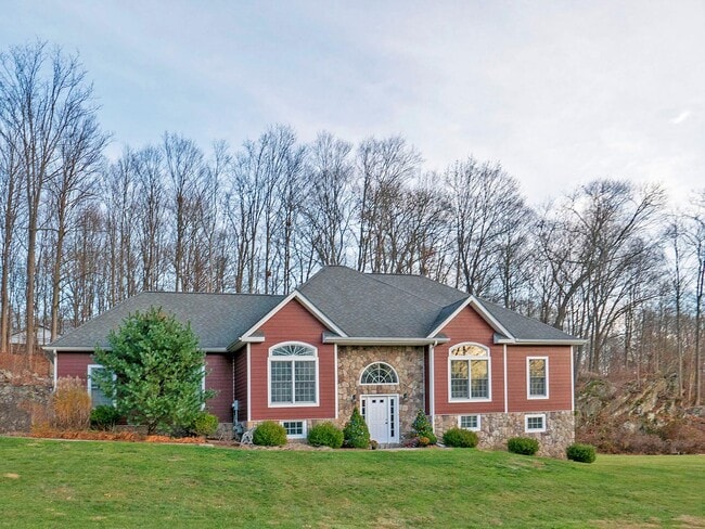 Primary Photo - 35 Huyler Dr