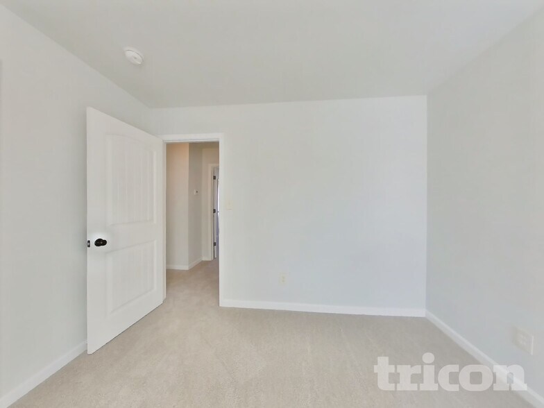 Building Photo - 269 Klinetop Dr