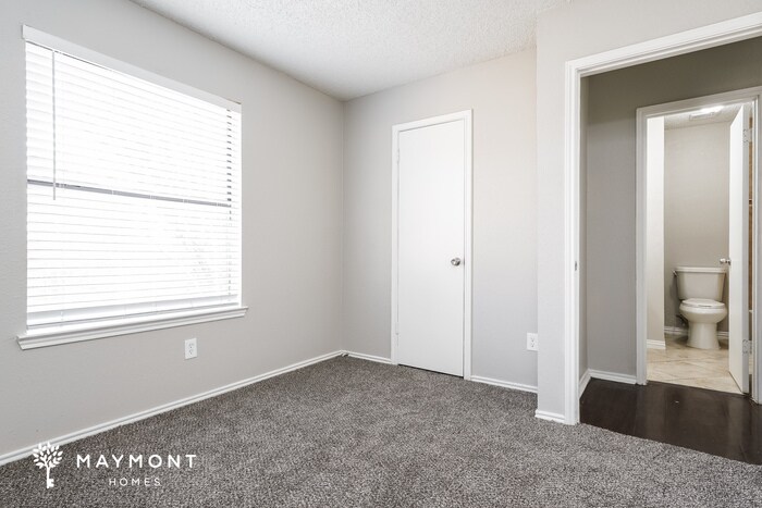 Building Photo - 827 Bentle Ct