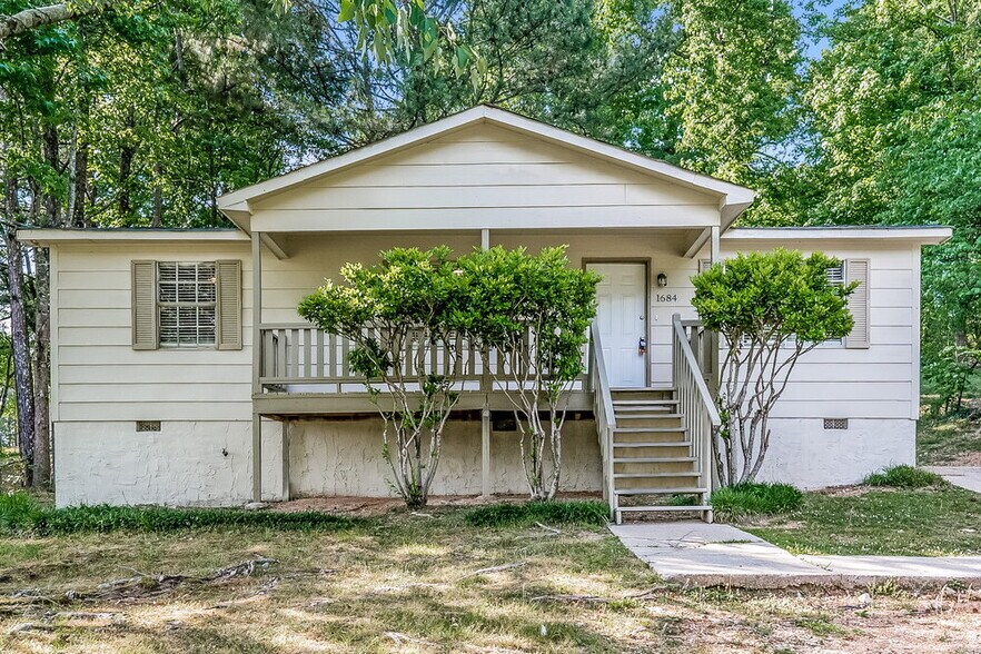 Primary Photo - 1684 Brewster Rd
