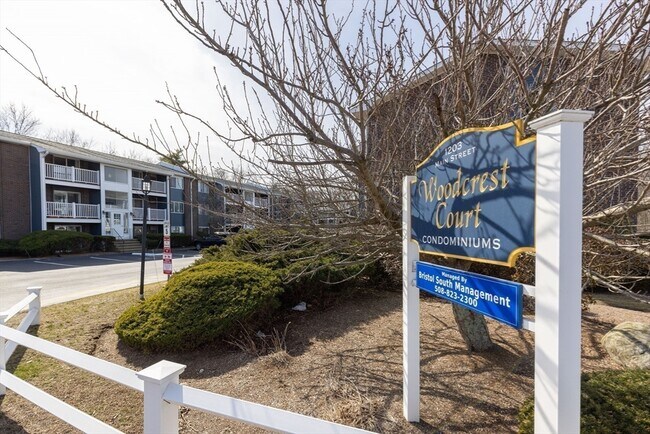 Building Photo - 4 Woodcrest Ct
