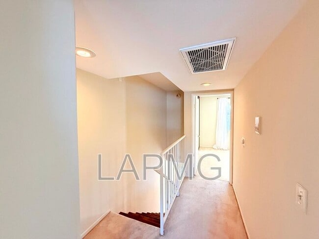 Building Photo - 12251 Moorpark St