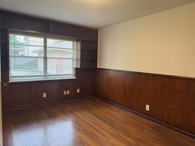 Building Photo - 4013 Newshire Dr