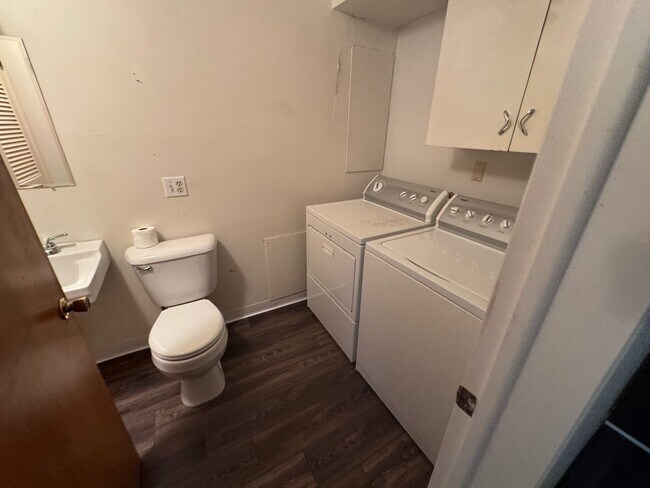 Building Photo - SPACIOUS HOME IN TRAVERSE CITY LOCATED NEAR NMC & EAST BAY