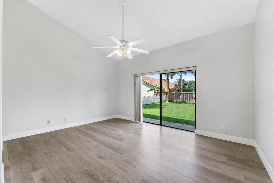 Building Photo - 5809 Sun Pointe Cir