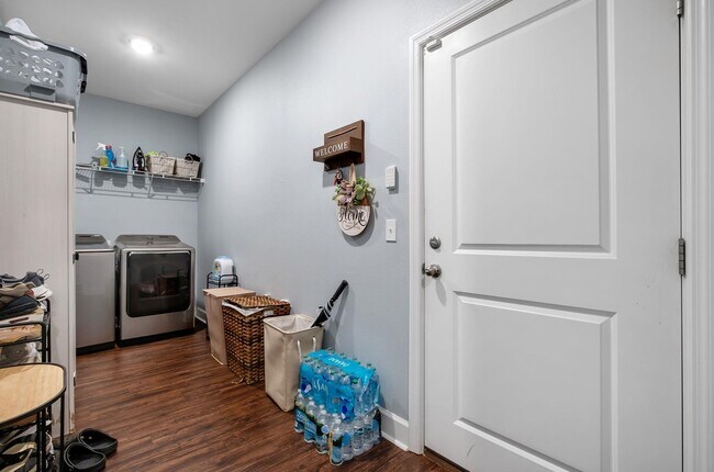 Building Photo - 4354 Bottle Brush Ln