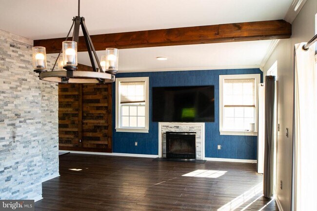 Building Photo - 102 Thomas Ln