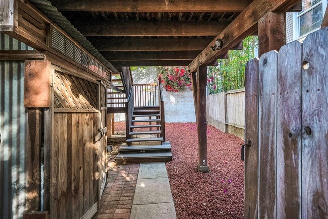 Building Photo - 204 S Guadalupe Ave