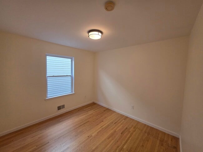 Building Photo - 203 Halladay St