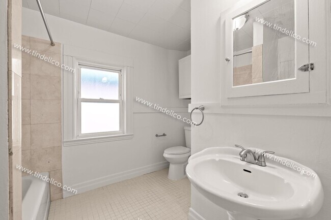 Building Photo - University Park Farmhouse with Yard, Deck ...