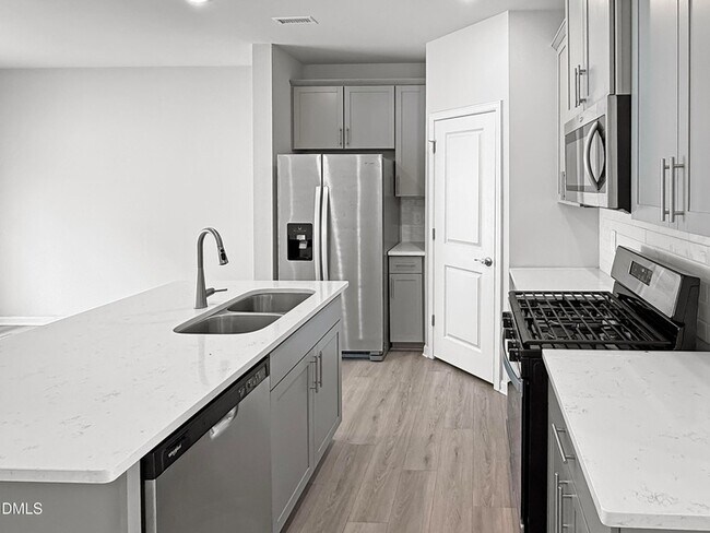 Building Photo - 671 Rolling Flds Dr