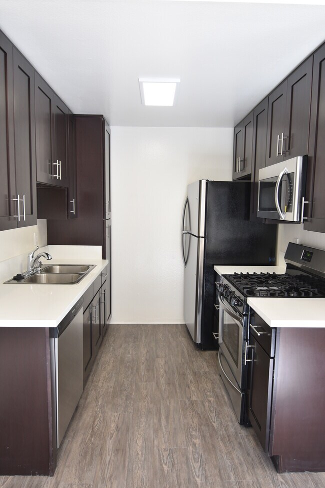 Building Photo - RBM Granville Estates