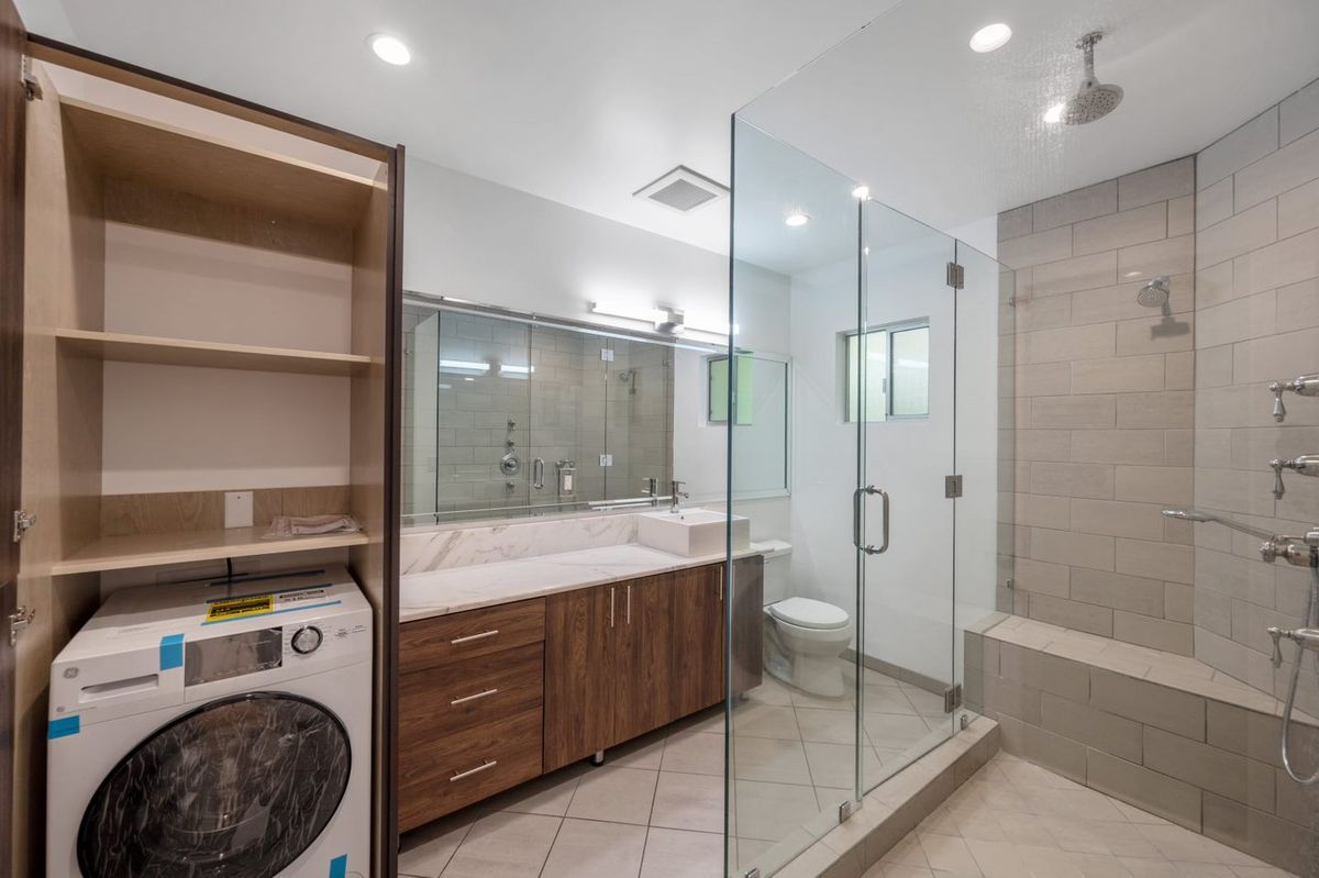 Building Photo - 1148 N Clark St