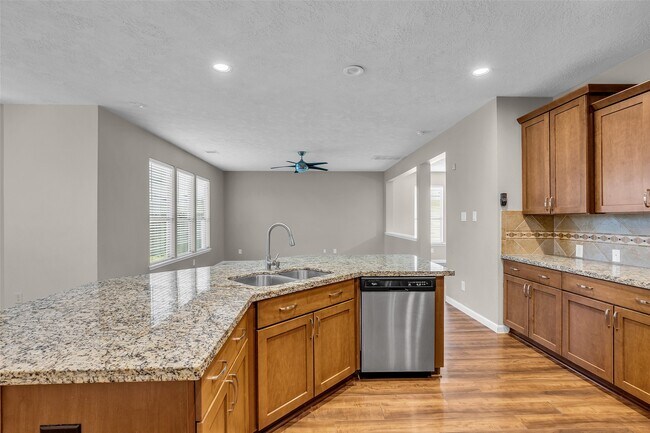 Building Photo - 6719 Path Way Ct