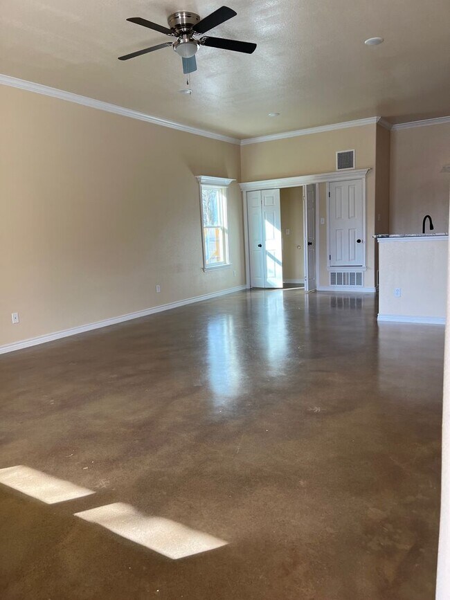 Building Photo - 213 W Dunn Ave