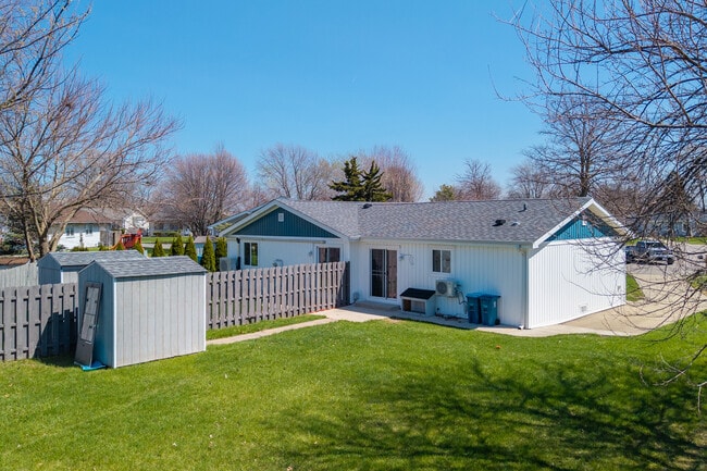 Building Photo - 1140 Ohio Ct