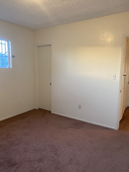 Building Photo - 2458 Normandie Ave