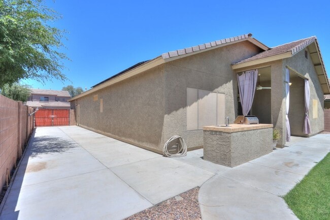 Building Photo - 22121 Greenland Park Dr