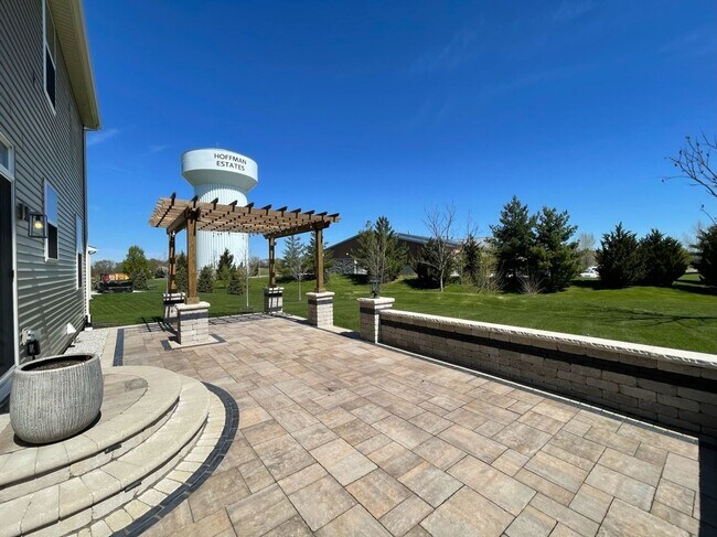 Building Photo - Single Family Home in Hoffman Estates
