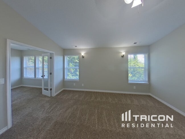 Building Photo - 16050 SW Loon Dr